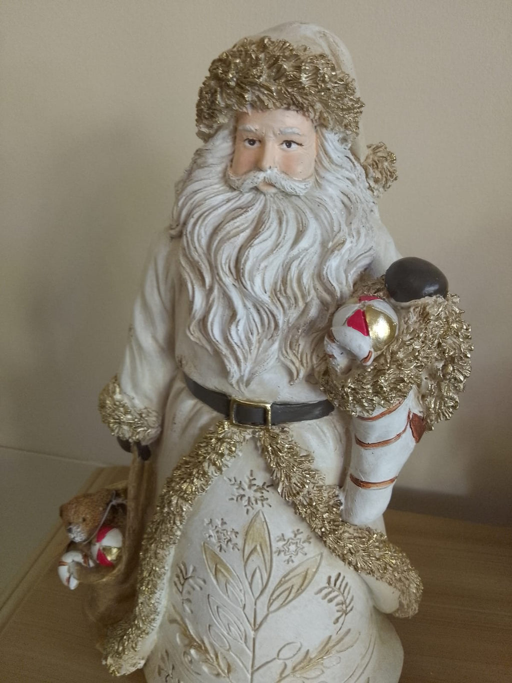 Babbo Natale Decorativo in Resina Bianco Anticato con Decori Oro 30cm